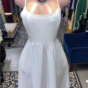 Elegant White Sleeveless Dress